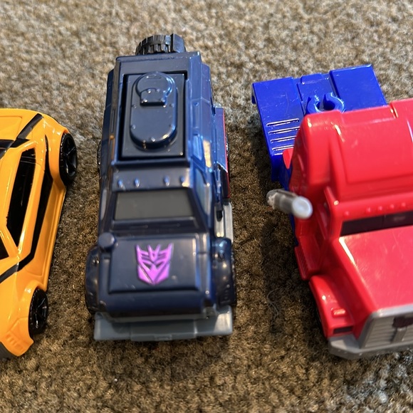 Cars/Trucks Lot Transformer - Picture 8 of 15